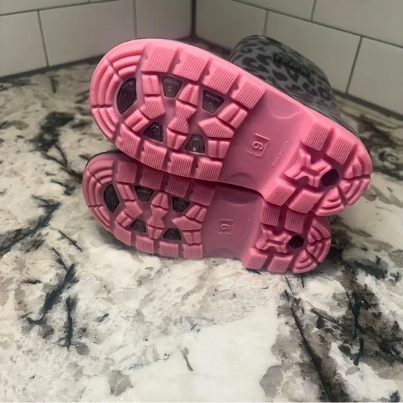 Roma Gray Leopard Print Boots with Pink Soles - Picture 2 of 7